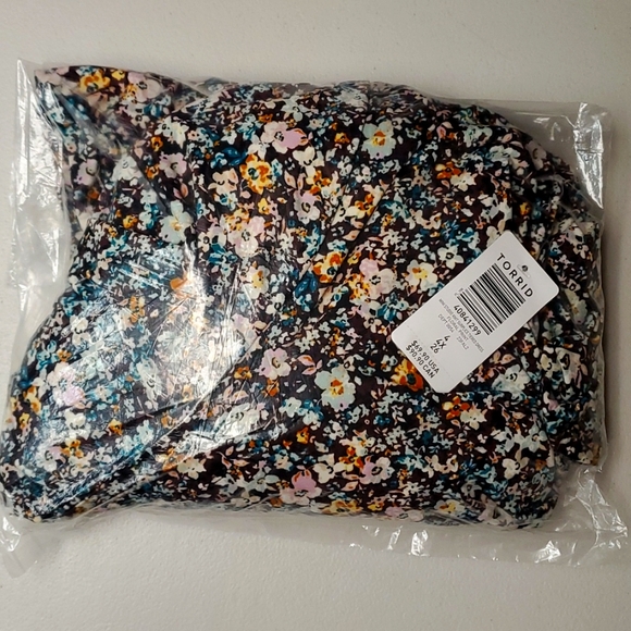 ❤️NWT VINTAGE TORRID FLORAL PRINT MINI DRESS - SURPLICE NECKLINE POCKETS SIZE 4X - Picture 6 of 12